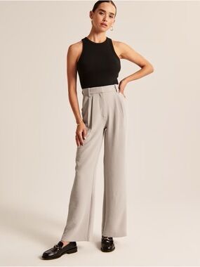 Abercrombie & Fitch Curve Love The Sloane Tailored Pants Short Size 26 High-Rise